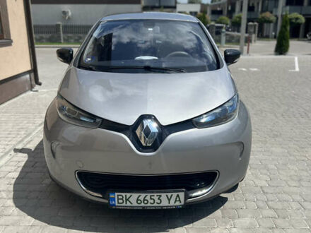 Серый Рено Зое, объемом двигателя 0 л и пробегом 125 тыс. км за 6650 $, фото 1 на Automoto.ua