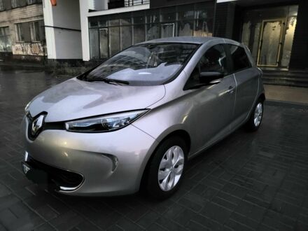Серый Рено Зое, объемом двигателя 0 л и пробегом 137 тыс. км за 6500 $, фото 1 на Automoto.ua