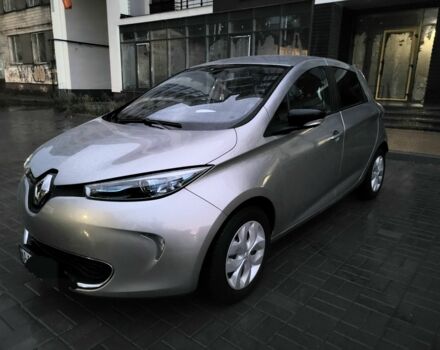 Серый Рено Зое, объемом двигателя 0 л и пробегом 137 тыс. км за 6500 $, фото 1 на Automoto.ua