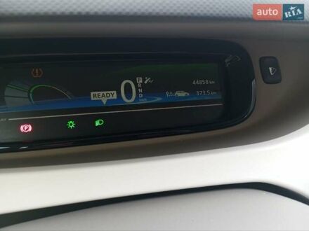 Серый Рено Зое, объемом двигателя 0 л и пробегом 44 тыс. км за 6500 $, фото 1 на Automoto.ua