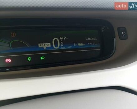 Серый Рено Зое, объемом двигателя 0 л и пробегом 44 тыс. км за 6500 $, фото 1 на Automoto.ua