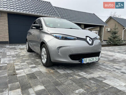Серый Рено Зое, объемом двигателя 0 л и пробегом 155 тыс. км за 8100 $, фото 1 на Automoto.ua