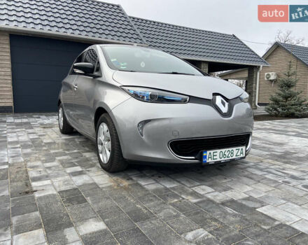 Серый Рено Зое, объемом двигателя 0 л и пробегом 155 тыс. км за 8100 $, фото 1 на Automoto.ua