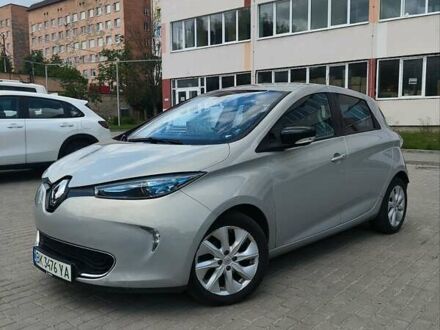 Серый Рено Зое, объемом двигателя 0 л и пробегом 100 тыс. км за 6750 $, фото 1 на Automoto.ua