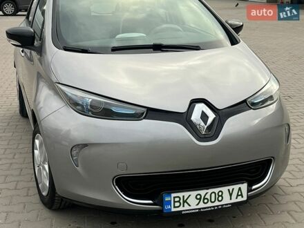 Серый Рено Зое, объемом двигателя 0 л и пробегом 88 тыс. км за 6800 $, фото 1 на Automoto.ua