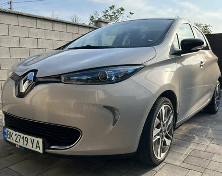 Серый Рено Зое, объемом двигателя 0 л и пробегом 104 тыс. км за 7500 $, фото 1 на Automoto.ua