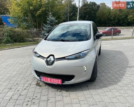 Серый Рено Зое, объемом двигателя 0 л и пробегом 128 тыс. км за 9999 $, фото 1 на Automoto.ua