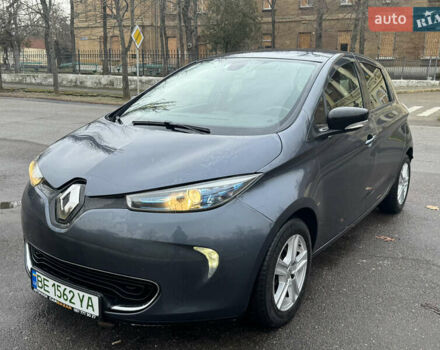 Серый Рено Зое, объемом двигателя 0 л и пробегом 164 тыс. км за 10650 $, фото 1 на Automoto.ua