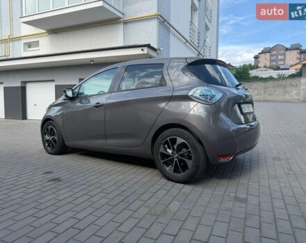 Серый Рено Зое, объемом двигателя 0 л и пробегом 129 тыс. км за 10300 $, фото 1 на Automoto.ua