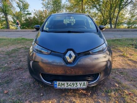 Серый Рено Зое, объемом двигателя 0 л и пробегом 151 тыс. км за 11000 $, фото 1 на Automoto.ua