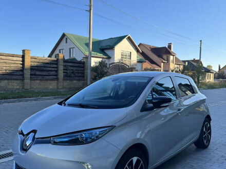Серый Рено Зое, объемом двигателя 0 л и пробегом 94 тыс. км за 9900 $, фото 1 на Automoto.ua