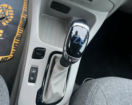 Синий Рено Зое, объемом двигателя 0 л и пробегом 63 тыс. км за 6800 $, фото 17 на Automoto.ua