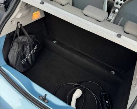 Синий Рено Зое, объемом двигателя 0 л и пробегом 118 тыс. км за 5900 $, фото 17 на Automoto.ua