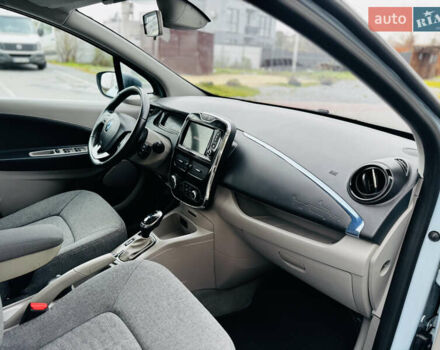 Синий Рено Зое, объемом двигателя 0 л и пробегом 63 тыс. км за 6500 $, фото 29 на Automoto.ua