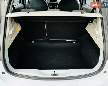 Синий Рено Зое, объемом двигателя 0 л и пробегом 63 тыс. км за 6500 $, фото 21 на Automoto.ua