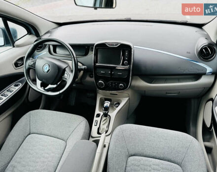 Синий Рено Зое, объемом двигателя 0 л и пробегом 63 тыс. км за 6500 $, фото 27 на Automoto.ua