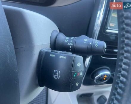 Синій Рено Зое, об'ємом двигуна 0 л та пробігом 111 тис. км за 5700 $, фото 29 на Automoto.ua