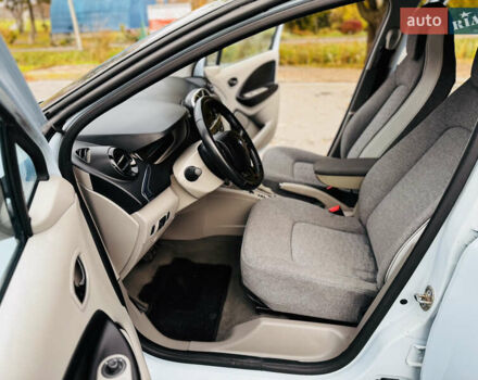 Синий Рено Зое, объемом двигателя 0 л и пробегом 63 тыс. км за 6500 $, фото 34 на Automoto.ua