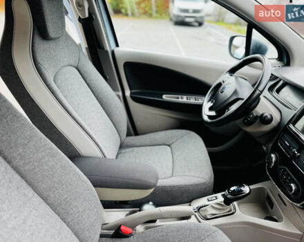 Синий Рено Зое, объемом двигателя 0 л и пробегом 63 тыс. км за 6500 $, фото 31 на Automoto.ua