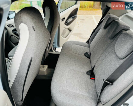 Синий Рено Зое, объемом двигателя 0 л и пробегом 63 тыс. км за 6500 $, фото 25 на Automoto.ua