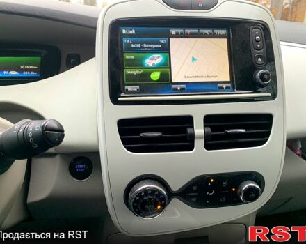 Синий Рено Зое, объемом двигателя 0 л и пробегом 200 тыс. км за 7500 $, фото 5 на Automoto.ua