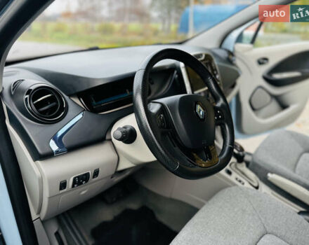 Синий Рено Зое, объемом двигателя 0 л и пробегом 63 тыс. км за 6500 $, фото 38 на Automoto.ua