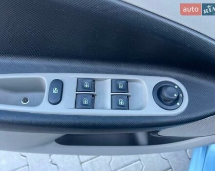 Синій Рено Зое, об'ємом двигуна 0 л та пробігом 111 тис. км за 5700 $, фото 14 на Automoto.ua