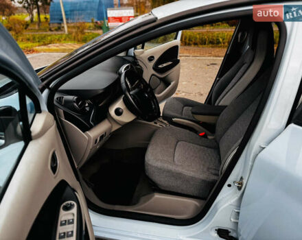 Синий Рено Зое, объемом двигателя 0 л и пробегом 63 тыс. км за 6500 $, фото 41 на Automoto.ua