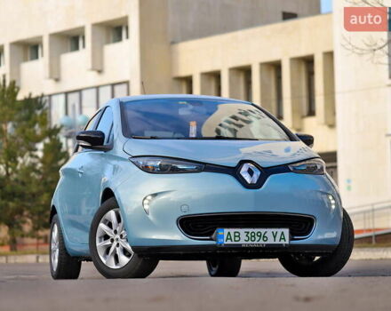 Синий Рено Зое, объемом двигателя 0 л и пробегом 77 тыс. км за 6900 $, фото 2 на Automoto.ua
