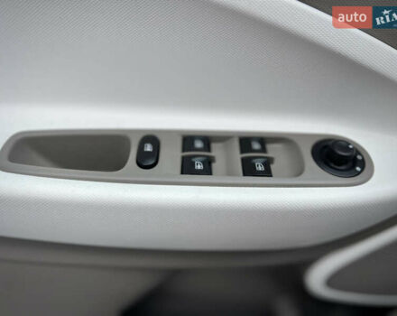 Рено Зое 2015 в Тернополе на Automoto.ua Синий Рено Зое, объемом двигателя 0 л и пробегом 98 тыс. км за 7800 $, фото 38 на Automoto.ua