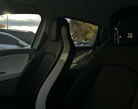 Рено Зое 2015 в Киеве на Automoto.ua Синий Рено Зое, объемом двигателя 0 л и пробегом 53 тыс. км за 6799 $, фото 12 на Automoto.ua