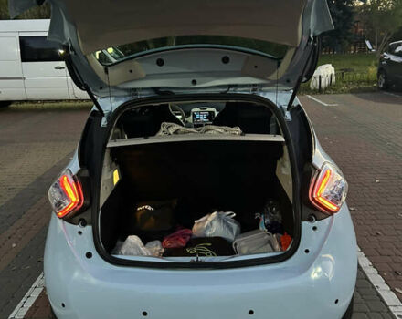 Рено Зое 2015 в Киеве на Automoto.ua Синий Рено Зое, объемом двигателя 0 л и пробегом 53 тыс. км за 6799 $, фото 10 на Automoto.ua