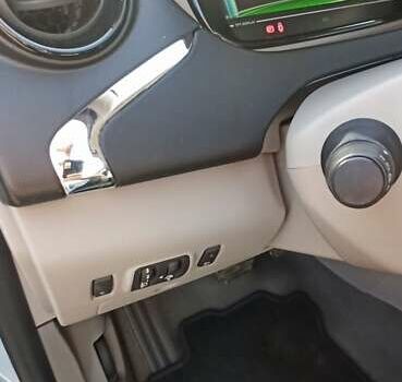 Синий Рено Зое, объемом двигателя 0 л и пробегом 44 тыс. км за 6750 $, фото 12 на Automoto.ua