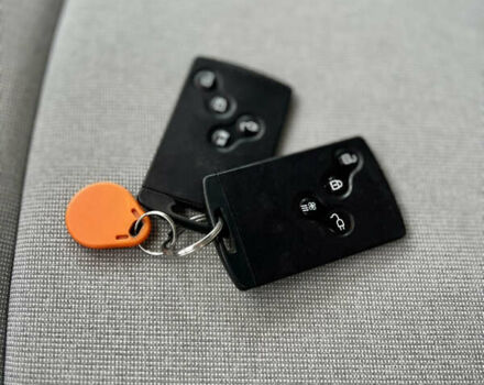 Рено Зое 2015 в Тернополе на Automoto.ua Синий Рено Зое, объемом двигателя 0 л и пробегом 98 тыс. км за 7800 $, фото 47 на Automoto.ua