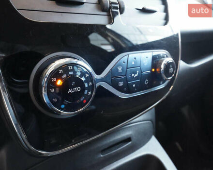 Синий Рено Зое, объемом двигателя 0 л и пробегом 144 тыс. км за 9300 $, фото 4 на Automoto.ua