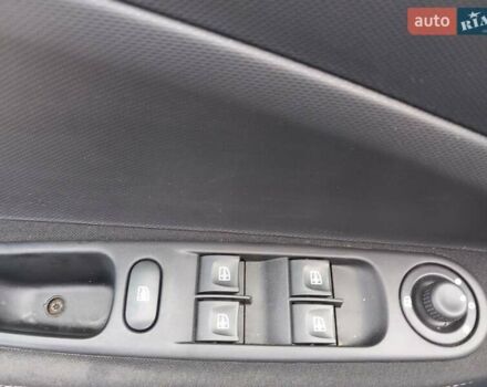 Синий Рено Зое, объемом двигателя 0 л и пробегом 86 тыс. км за 9800 $, фото 19 на Automoto.ua