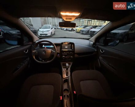 Синий Рено Зое, объемом двигателя 0 л и пробегом 61 тыс. км за 11400 $, фото 15 на Automoto.ua