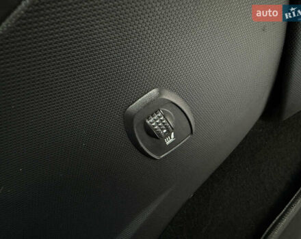 Синий Рено Зое, объемом двигателя 0 л и пробегом 104 тыс. км за 9750 $, фото 45 на Automoto.ua