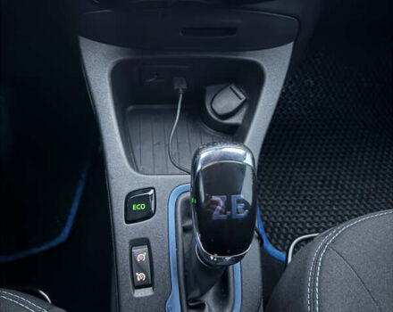 Синий Рено Зое, объемом двигателя 0 л и пробегом 61 тыс. км за 11400 $, фото 12 на Automoto.ua