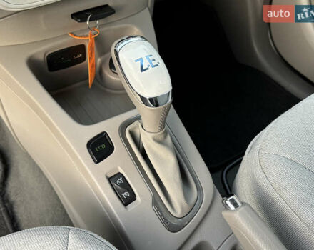 Синий Рено Зое, объемом двигателя 0 л и пробегом 166 тыс. км за 8999 $, фото 11 на Automoto.ua