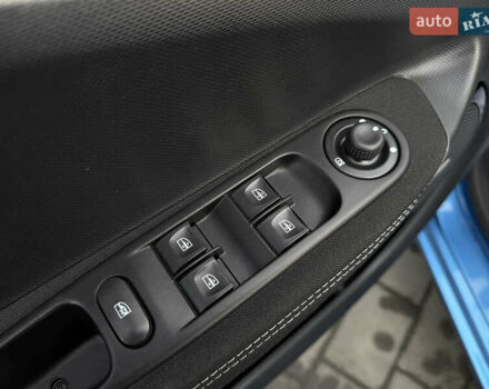 Синий Рено Зое, объемом двигателя 0 л и пробегом 104 тыс. км за 9750 $, фото 31 на Automoto.ua