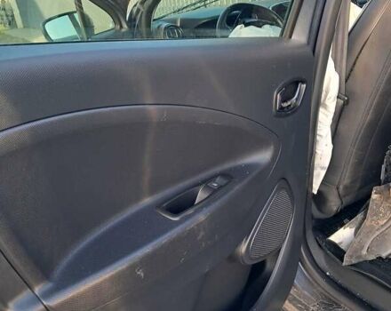 Синий Рено Зое, объемом двигателя 0 л и пробегом 95 тыс. км за 4100 $, фото 17 на Automoto.ua