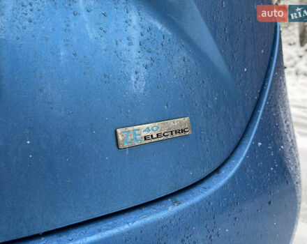 Синий Рено Зое, объемом двигателя 0 л и пробегом 102 тыс. км за 10500 $, фото 6 на Automoto.ua