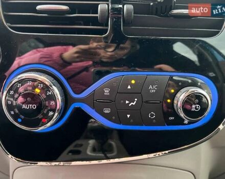 Синий Рено Зое, объемом двигателя 0 л и пробегом 55 тыс. км за 11490 $, фото 28 на Automoto.ua