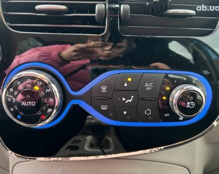 Синий Рено Зое, объемом двигателя 0 л и пробегом 55 тыс. км за 11490 $, фото 28 на Automoto.ua