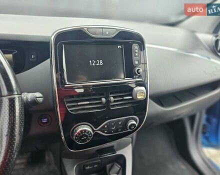 Синий Рено Зое, объемом двигателя 0 л и пробегом 206 тыс. км за 9400 $, фото 25 на Automoto.ua