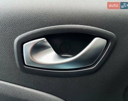 Синий Рено Зое, объемом двигателя 0 л и пробегом 91 тыс. км за 12200 $, фото 33 на Automoto.ua