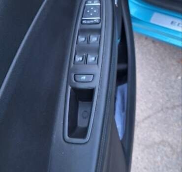 Синий Рено Зое, объемом двигателя 0 л и пробегом 85 тыс. км за 13999 $, фото 19 на Automoto.ua