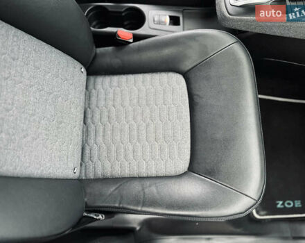 Синий Рено Зое, объемом двигателя 0 л и пробегом 91 тыс. км за 12200 $, фото 20 на Automoto.ua