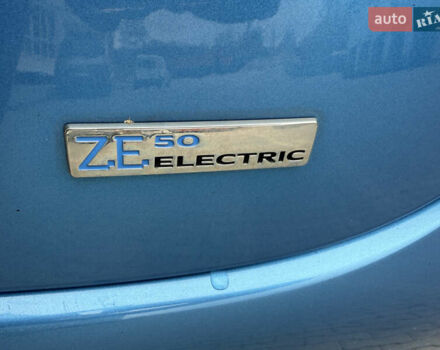 Синий Рено Зое, объемом двигателя 0 л и пробегом 75 тыс. км за 13300 $, фото 52 на Automoto.ua